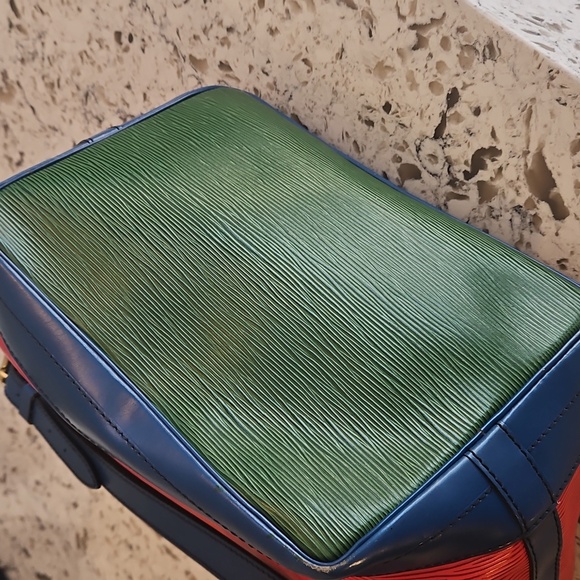 Louis Vuitton Neo Red, Blue and Green Bucket Bag - Limited Edition - Picture 6 of 16